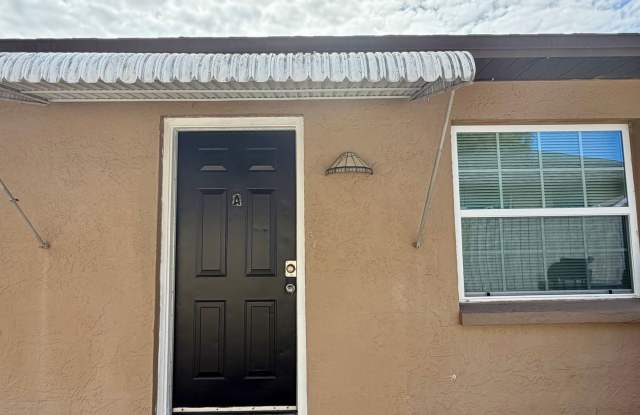 2 BEDROOM 1 BATHROOM IN SOUTH TAMPA !!!