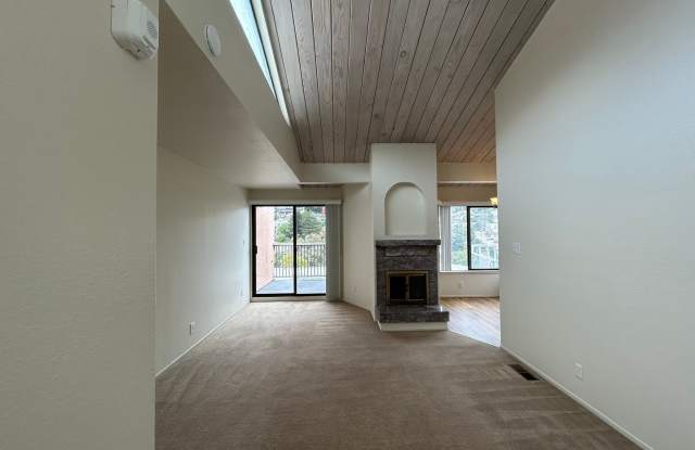 Large, 2 BR / 2 BA with Cathedral Ceilings, Washer and Dryer!