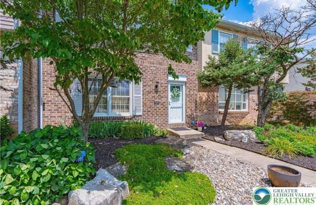 Photo of 4531 N Hedgerow Drive