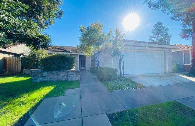4 Bed, 2 Bath in Great Elk Grove Location