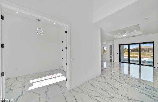 2521 Diplomat Parkway W