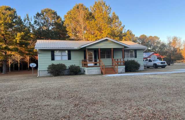 Photo of 3 bedroom, 2 bath bungalow on huge lot. Country living, but close to I-40, 140 and Wilmington.