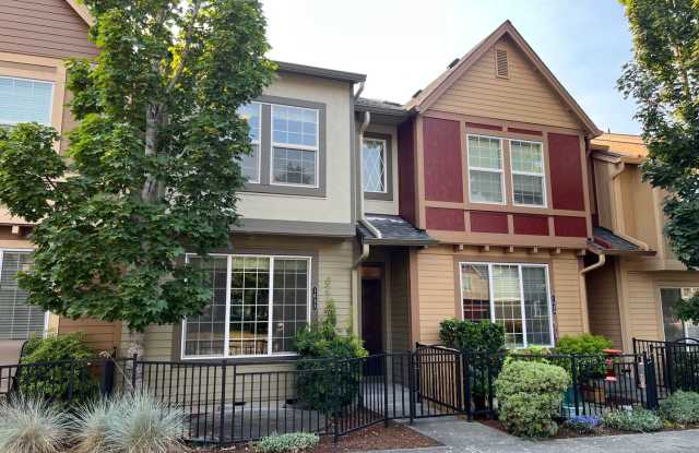Lovely 2 Bed, 2.5 Bath home in Beaverton's Arbor Station Neighborhood, NEW PAINT .