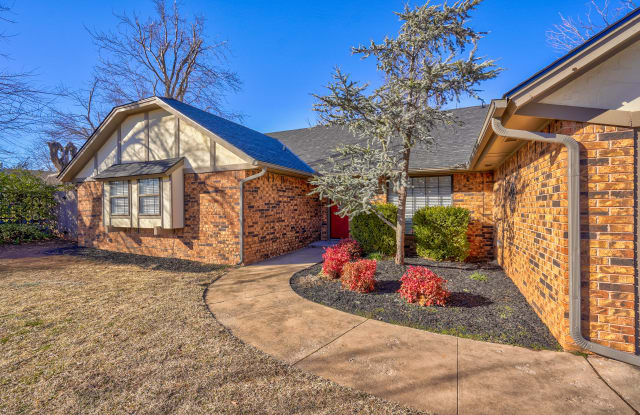 1301 Banner Ave - 1301 Banner Avenue, Edmond, OK 73013