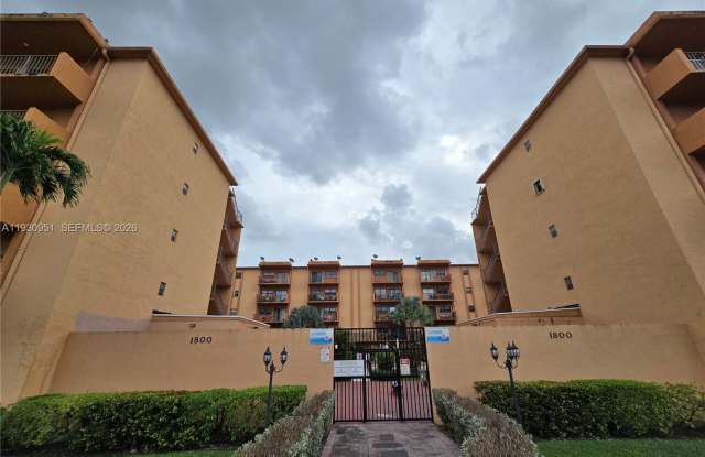 Photo of 1800 W 54th St