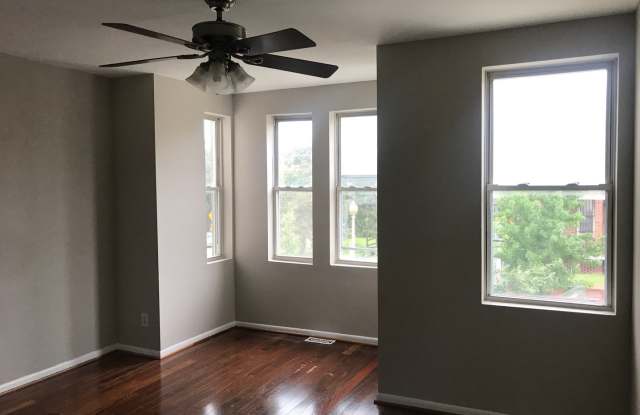 Photo of Gorgeous 3 Bedroom , 2 Level Townhome- Hardwood floors, Newly Renovated
