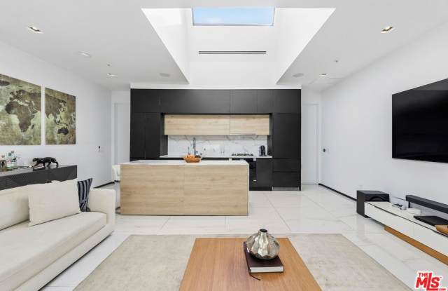 1253 N Sweetzer Ave unit: 7