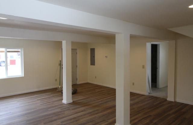 1865.5 Hope St