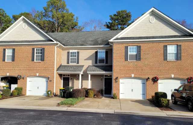 Gorgeous Townhome-Style Condo in Virginia Beach!