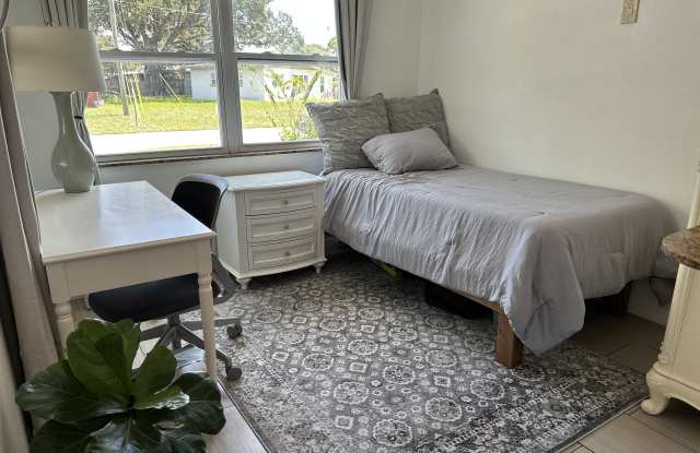 Photo of 9372 88th Way North (unit 2)