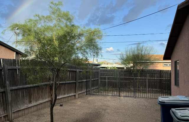 Photo of 1626 West Delaware Street