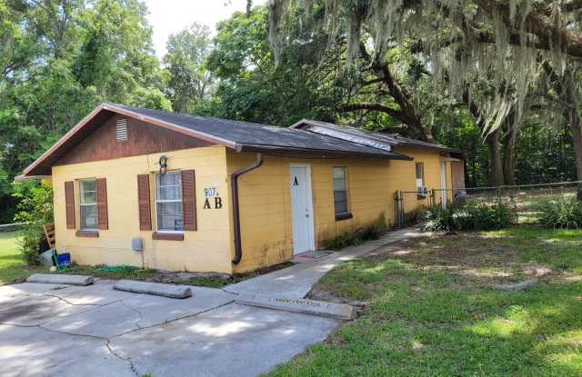 1 BEDROOM 1 BATH SUITE - MOVE IN SPECIAL 1/2 OFF THE FIRST MONTH'S RENT!