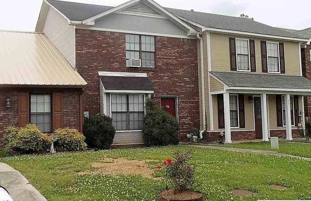 Spacious 2-Bedroom, 1.5-Bathroom Apartment at 2913 Frost Dr – Available Now!