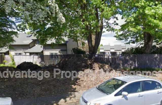 1341 SW MAPLE TREE CT