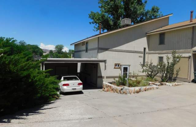 2422 1/2 Hidden Valley Drive