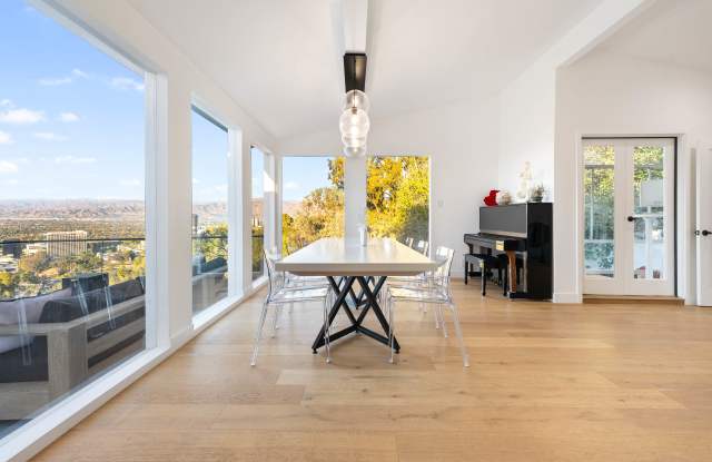 3541 Multiview Drive