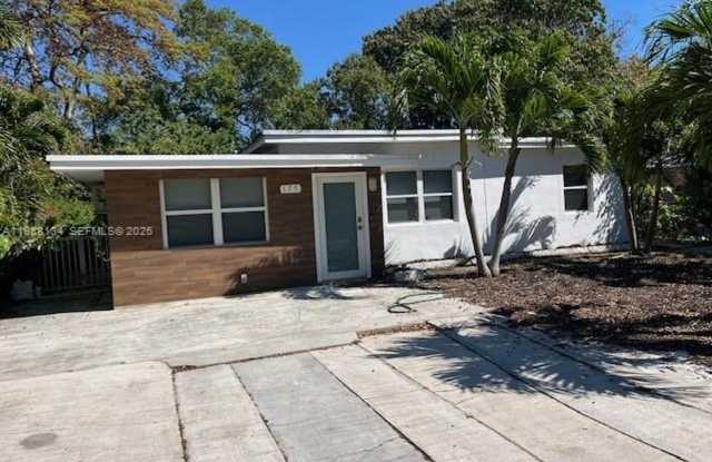 175 NW 121st St NORTH MIAMI, FL 33168