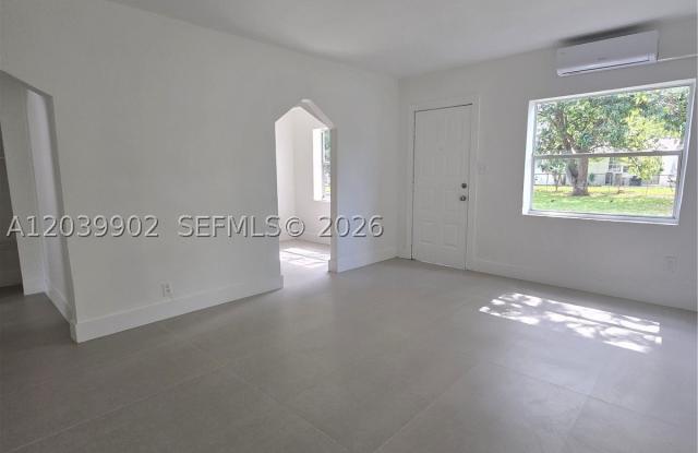 237 SW 13th St