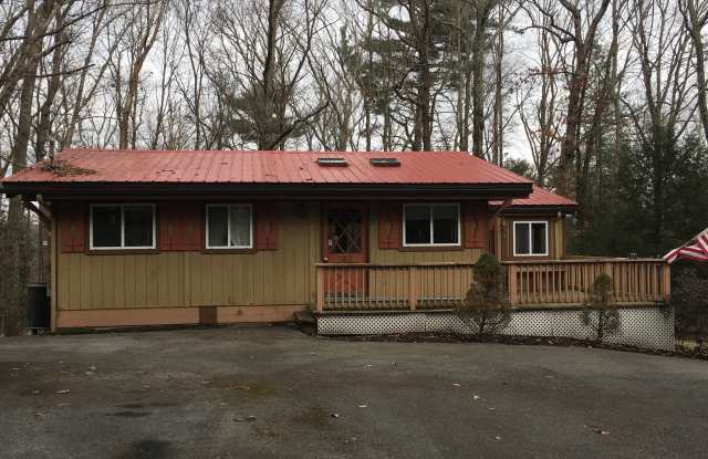 1243  Golden Slipper Rd - 1243 Bartonsville Woods Rd, Monroe County, PA 18321