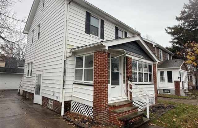 Photo of 19600 Pasnow Avenue