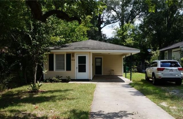 212 W 20TH Avenue - 212 West 20th Avenue, Covington, LA 70433