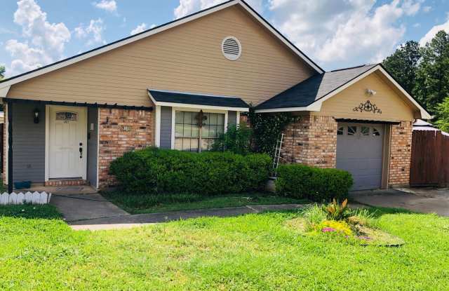 Photo of SOUTHERN HILLS-BIG CORNER LOT-NICE BRICK HOME