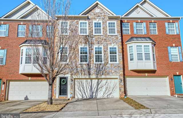 10228 FOUNTAIN Circle