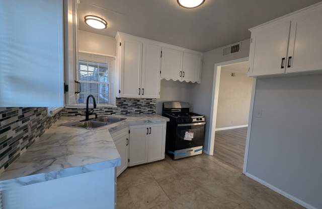 4376 North Frankfort Place