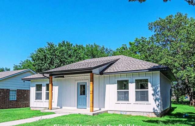 Beautiful 2-Bed, 2-Bath Home in Shawnee - Pet Friendly