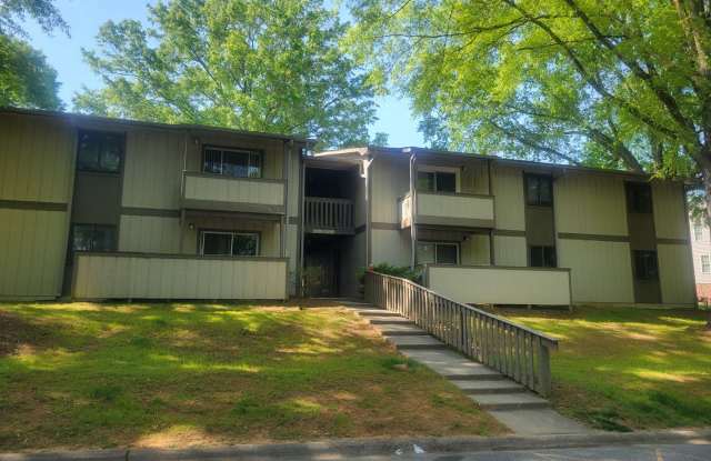 2205 Sunderland Rd Condo 124D - 2205 Sunderland Road, Winston-Salem, NC 27103