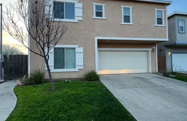 3-Bedroom in Olivero Ranch - 424 Olive Way, Chowchilla, CA 93610