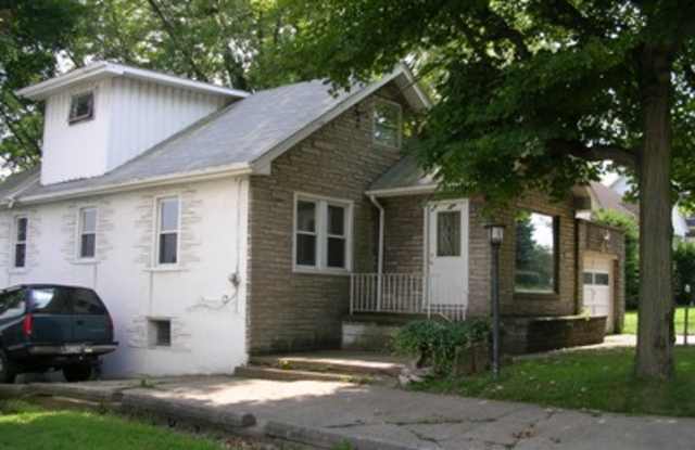 Three Bedroom Two Bathroom Three Fireplaces - 158 Culler Road, Weirton, WV 26062