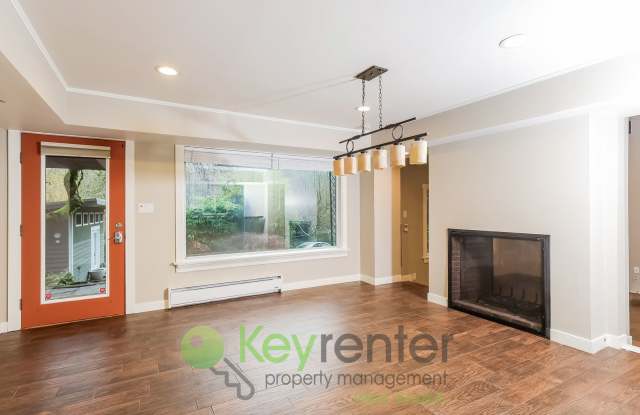 Remodeled Home with Zen Room, Soaking Tubs  Gas Fireplace