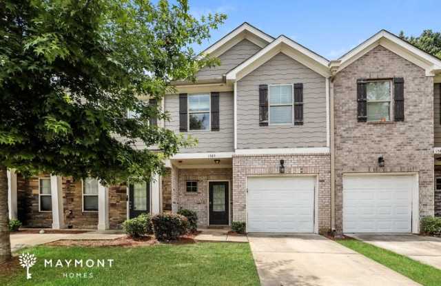 1585 Iris Walk