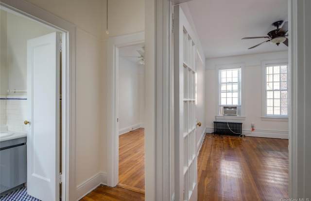 484 Plandome Road unit: Rear Apt