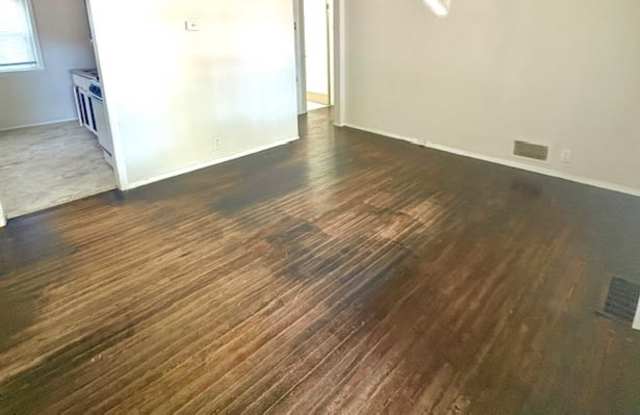 913 North Gregory Street