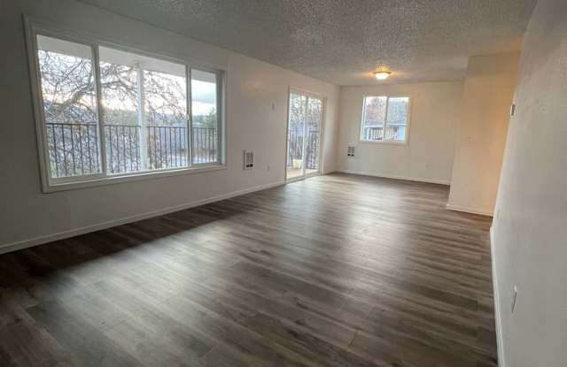 2 Bedroom 1.5 Bathroom Apartment - Close to Oregon Tech and Sky Lakes!