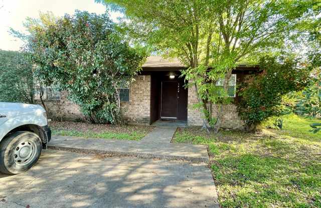 1424 Hillside Drive