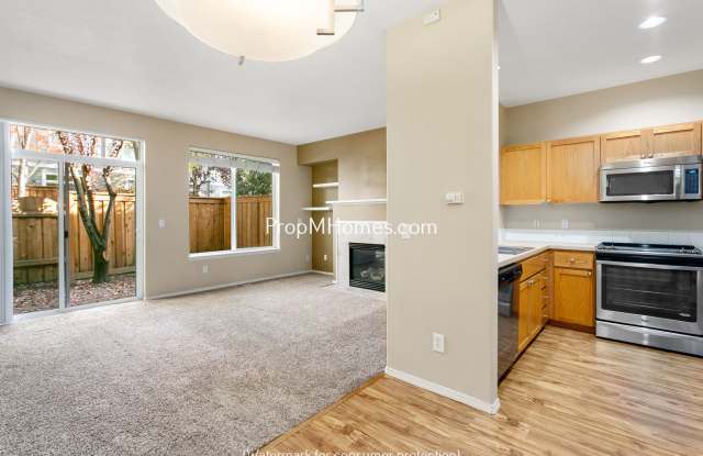 Photo of Spacious Three Bedroom Townhouse with Luxury Amenities in Aloha!