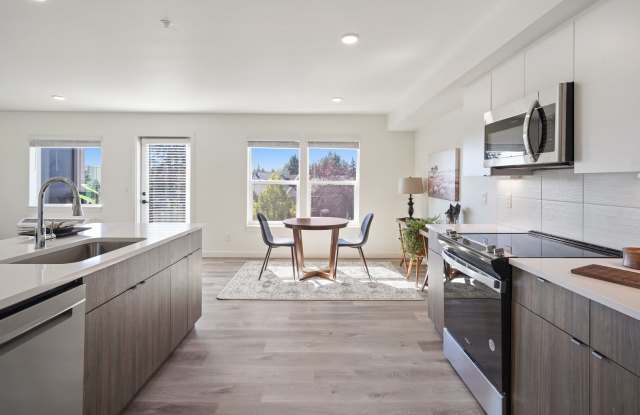 Limited Time Offer: 1 Month Rent-Free with a 12-Month Lease at Edgewater!