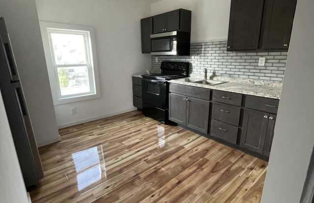 Photo of 2210 Woodlawn Avenue