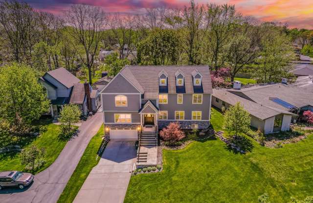 Introducing a spacious 5-bedroom, 3.5-bathroom house located in the desirable Royal Oak, MI area. photos photos