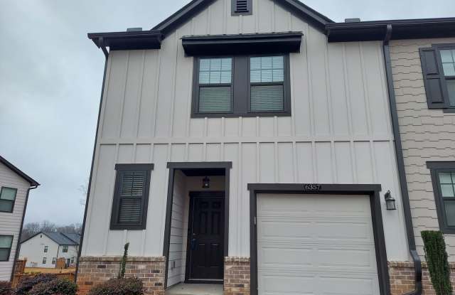 Stunning Townhome with Modern Finishes & Resort-Style Amenities – Available July 1!