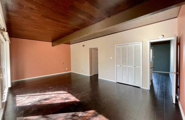 3103 Eisenhauer Road J3