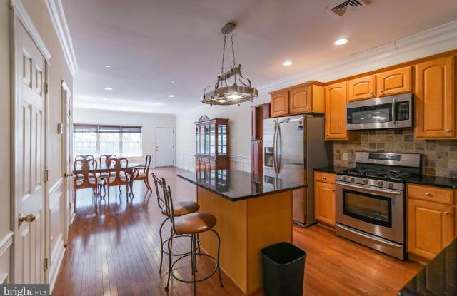 2236 CHRISTIAN Street