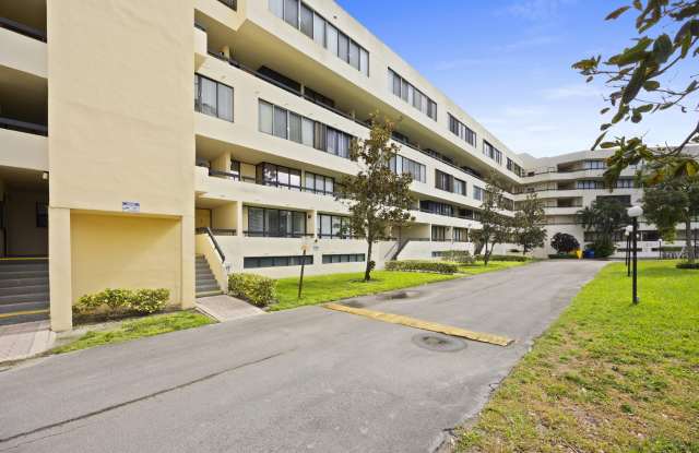 1401 S Federal Highway unit: 220