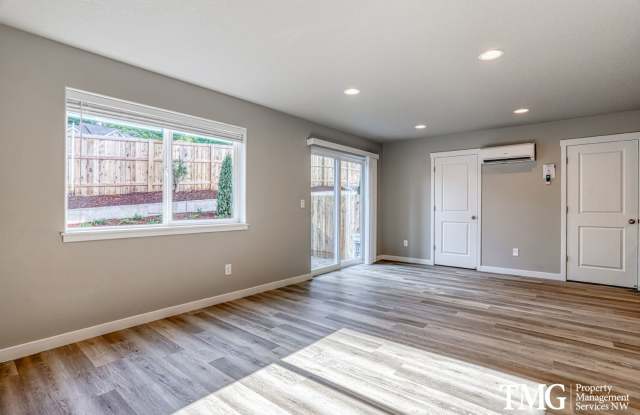 Newer Townhome in Minnehaha w/ 3 Bedroom 2.5 Bath!