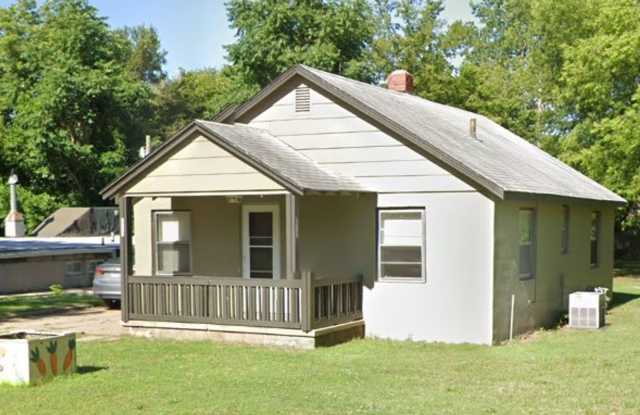 Photo of Cute and Cozy 2 Bedroom!