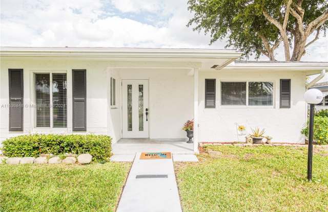 8621 NW 11th St - 8621 Northwest 11th Street, Plantation, FL 33322