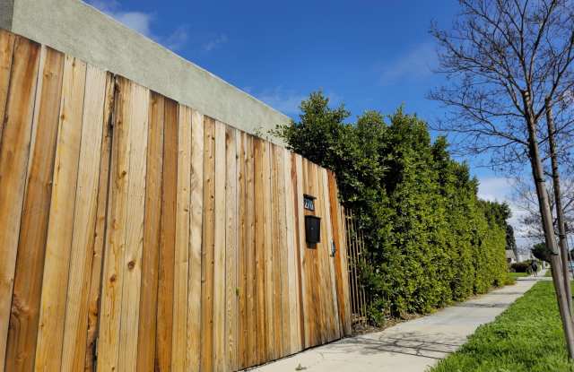 2711 West 60th Street